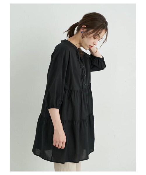 earth music&ecology（アースミュージックアンドエコロジー）の「ティアードピンタックチュニック（ワンピース/ドレス・オフホワイト/ブラック/ライトベージュ・F）」の4枚目の写真