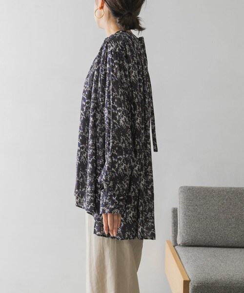 08sircus（ゼロエイトサーカス）の「08sircus Abstractprintgatherblouse（その他・レディース・dark navy・1）」の6枚目の写真