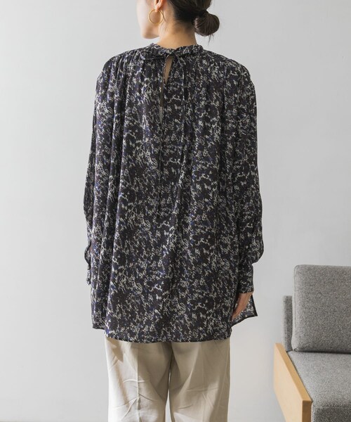 08sircus（ゼロエイトサーカス）の「08sircus Abstractprintgatherblouse（その他・レディース・dark navy・1）」の7枚目の写真