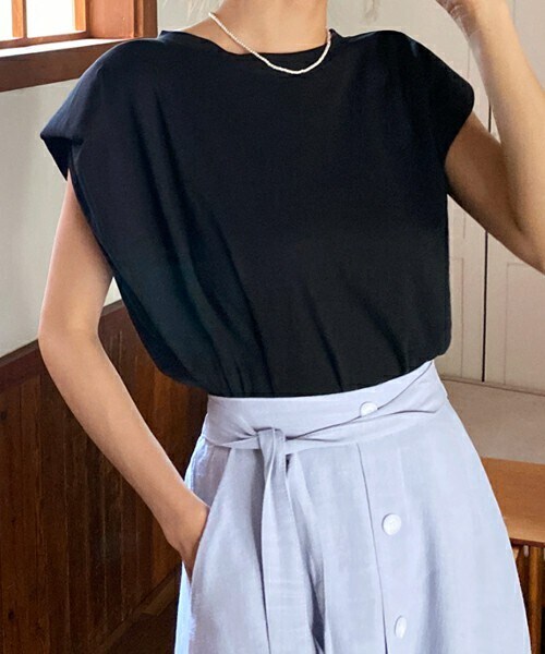 DHOLIC（ディーホリック）の「ショルダーパッドTシャツ・全3色（Tシャツ/カットソー・レディース・ベージュ/ブラック/ホワイト・ONESIZE）」の3枚目の写真