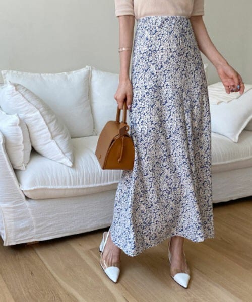 DHOLIC（ディーホリック）の「小花柄フレアスカート（スカート・レディース・ブラック/ブルー・ONESIZE）」の2枚目の写真