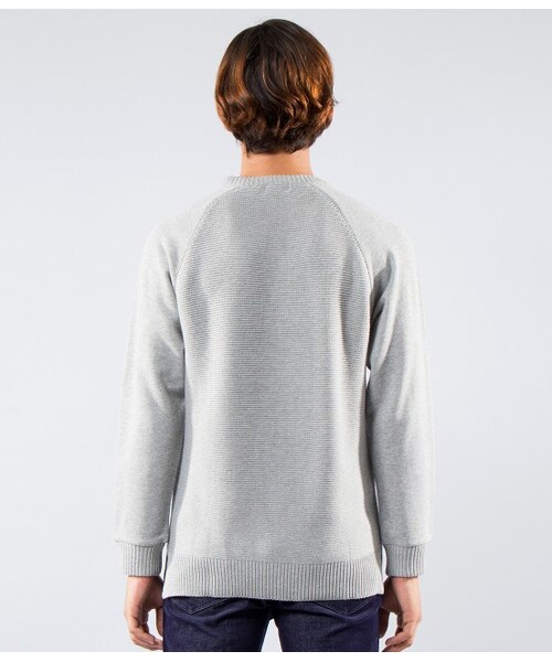 JUNRED（ジュンレッド）の「袖裏毛切替クルーネックニット（トップス・メンズ・グレー/ホワイト/ネイビー・1/2）」の6枚目の写真