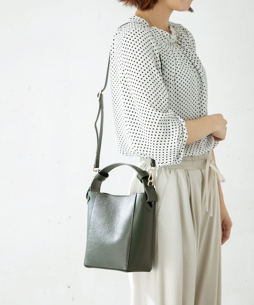 MARCO BIANCHINI(マルコビアンチーニ)の「MARCO BIANCHINI 2WAYバケツ型バッグ(その他・レディース・BLACK/TAUPE/GREEN・one)」の2枚目の写真