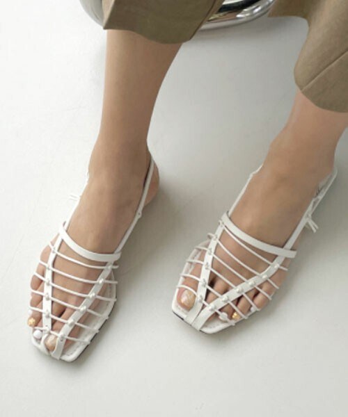 DHOLIC(ディーホリック)の「フラットストラップサンダル(サンダル・レディース・ブラウン/ホワイト/ブラック・230/235/240/245/250)」の2枚目の写真