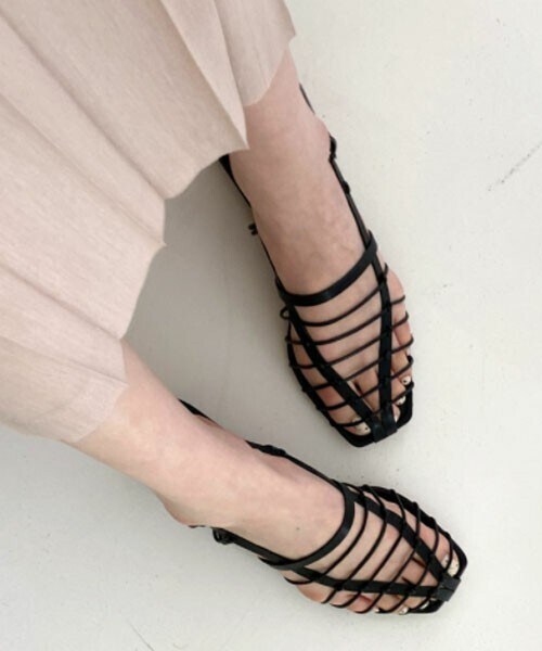 DHOLIC(ディーホリック)の「フラットストラップサンダル(サンダル・レディース・ブラウン/ホワイト/ブラック・230/235/240/245/250)」の3枚目の写真