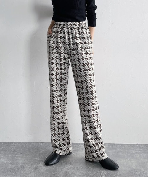 PAGEBOY(ページボーイ)の「モノグラムラメジャガードパンツ(パンツ・ブラック/グレージュ/キャラメル・F)」の3枚目の写真