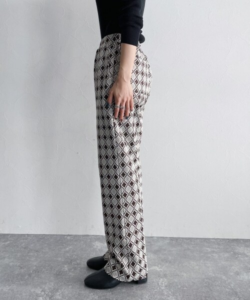 PAGEBOY(ページボーイ)の「モノグラムラメジャガードパンツ(パンツ・ブラック/グレージュ/キャラメル・F)」の11枚目の写真