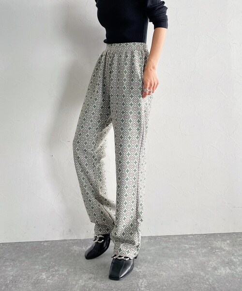 PAGEBOY(ページボーイ)の「モノグラムラメジャガードパンツ(パンツ・ブラック/グレージュ/キャラメル・F)」の2枚目の写真