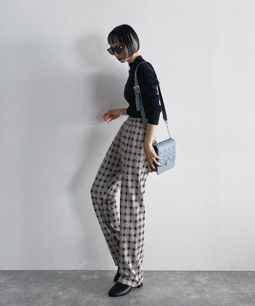 PAGEBOY(ページボーイ)の「モノグラムラメジャガードパンツ(パンツ・ブラック/グレージュ/キャラメル・F)」の8枚目の写真