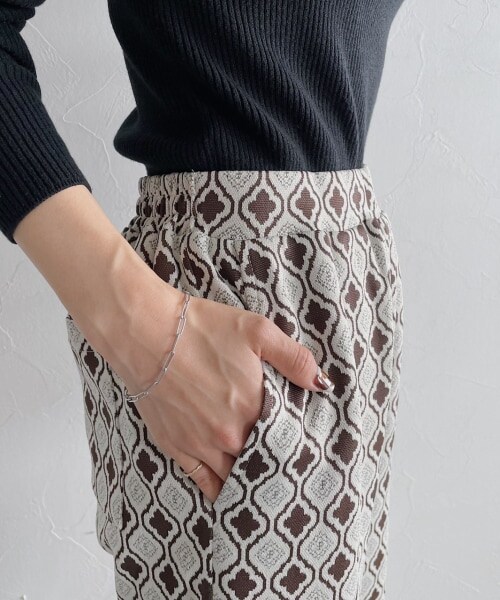 PAGEBOY(ページボーイ)の「モノグラムラメジャガードパンツ(パンツ・ブラック/グレージュ/キャラメル・F)」の16枚目の写真