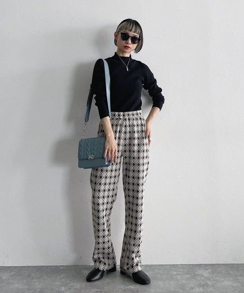 PAGEBOY(ページボーイ)の「モノグラムラメジャガードパンツ(パンツ・ブラック/グレージュ/キャラメル・F)」の7枚目の写真