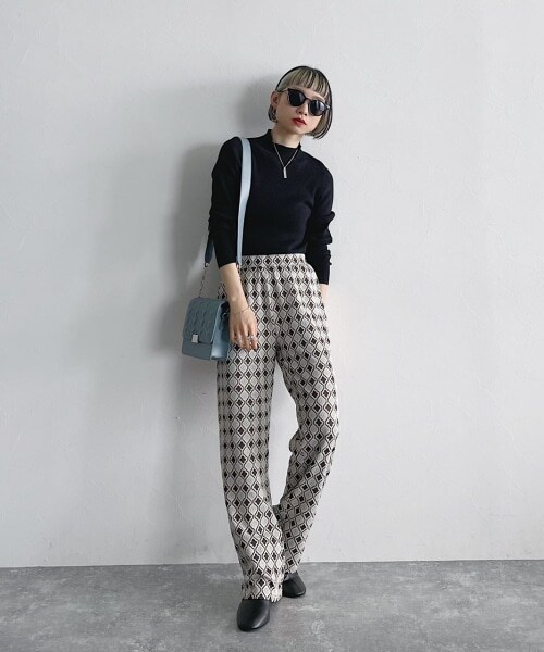 PAGEBOY(ページボーイ)の「モノグラムラメジャガードパンツ(パンツ・ブラック/グレージュ/キャラメル・F)」の9枚目の写真