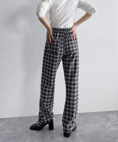 PAGEBOY(ページボーイ)の「モノグラムラメジャガードパンツ(パンツ・ブラック/グレージュ/キャラメル・F)」の5枚目の写真