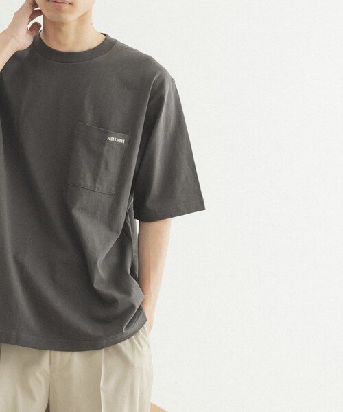 FORK&SPOON(フォークアンドスプーン)の「FORK&SPOON オーガニックコットン刺繍ロゴTシャツ(その他・メンズ・OFF/CHARCOAL・4/5)」の1枚目の写真