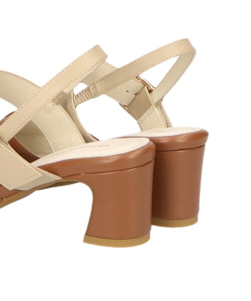 ORiental TRaffic（オリエンタルトラフィック）の「【カタログ掲載】スクエアトゥバックルベルトパンプス（シューズ・レディース・ブラック/キャメル/グレー/ホワイト・33(21.5cm)/34(22.0cm)/35(22.5cm)/36(23.0cm)/37(23.5cm)/38(24.0cm)/39(24.5cm)/40(25.0cm)/41(25.5cm)/42(26.0cm)/43(26.5cm)）」の11枚目の写真