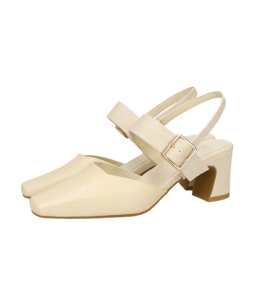 ORiental TRaffic（オリエンタルトラフィック）の「【カタログ掲載】スクエアトゥバックルベルトパンプス（シューズ・レディース・ブラック/キャメル/グレー/ホワイト・33(21.5cm)/34(22.0cm)/35(22.5cm)/36(23.0cm)/37(23.5cm)/38(24.0cm)/39(24.5cm)/40(25.0cm)/41(25.5cm)/42(26.0cm)/43(26.5cm)）」の4枚目の写真