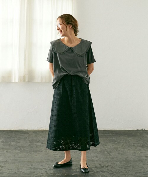 PUAL CE CIN(ピュアルセシン)の「【WEB限定】ピグメント染め×衿レースTシャツ(Tシャツ/カットソー・レディース・ベージュ/グリーン系その他/グレー/スミクロ・FREE)」の2枚目の写真