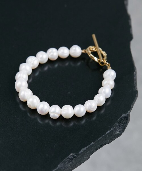 真作】絵画 長生玲子 油彩3号 五十沢の春 茅葺き古民家と桜が彩る郷愁 Y86