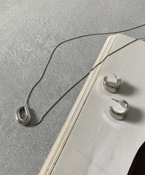 CAPRICIEUX LE'MAGE（カプリシューレマージュ）の「【GOLDY/ゴールディ】ビーンズリングネックレス（リング・ゴールド/シルバー・F）」の2枚目の写真