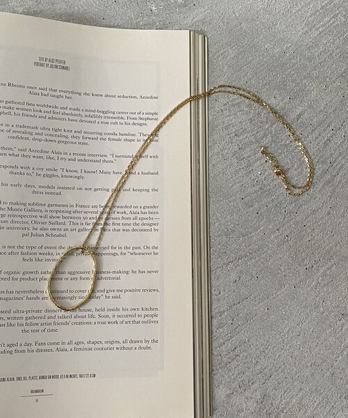 CAPRICIEUX LE'MAGE（カプリシューレマージュ）の「【GOLDY/ゴールディ】変形楕円リングロングネックレス（リング・ゴールド/シルバー・F）」の2枚目の写真