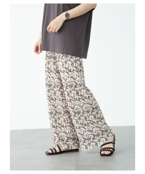 Green　Parks（グリーンパークス）の「・RAY CASSIN フラワーptプリーツパンツ（パンツ・オフホワイト/ブラック・F）」の15枚目の写真