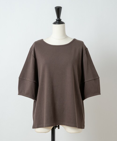 Rewde（ルゥデ）の「袖ボリュームリブプルオーバー（1R15-07188）（Tシャツ/カットソー・レディース・ベージュ/ブラウン/レッド・M）」の2枚目の写真