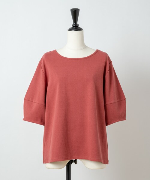 Rewde（ルゥデ）の「袖ボリュームリブプルオーバー（1R15-07188）（Tシャツ/カットソー・レディース・ベージュ/ブラウン/レッド・M）」の3枚目の写真