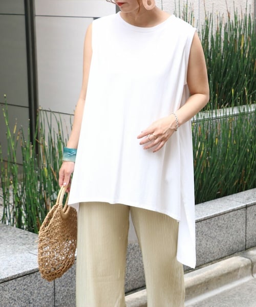 Sheson(シーズン)の「超長綿ノースリーブ前後差スリットチュニック(Tシャツ/カットソー・レディース・ホワイト/ベージュ/グリーン/ブラック/パープル・F)」の1枚目の写真