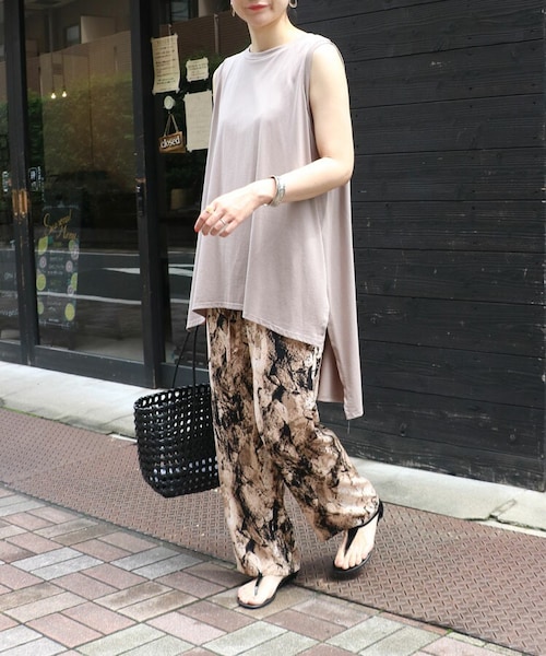 Sheson(シーズン)の「超長綿ノースリーブ前後差スリットチュニック(Tシャツ/カットソー・レディース・ホワイト/ベージュ/グリーン/ブラック/パープル・F)」の3枚目の写真