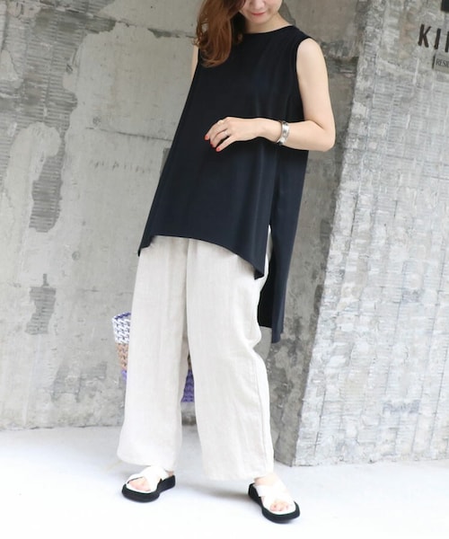 Sheson(シーズン)の「超長綿ノースリーブ前後差スリットチュニック(Tシャツ/カットソー・レディース・ホワイト/ベージュ/グリーン/ブラック/パープル・F)」の2枚目の写真