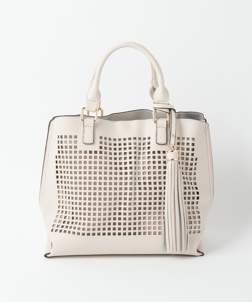 Rewde(ルゥデ)の「【2WAY】 アオリポケット付きパンチングショルダーバッグ(1R18-BA0659)(ショルダーバッグ・レディース・ブラック/ホワイト/ベージュ・F)」の2枚目の写真