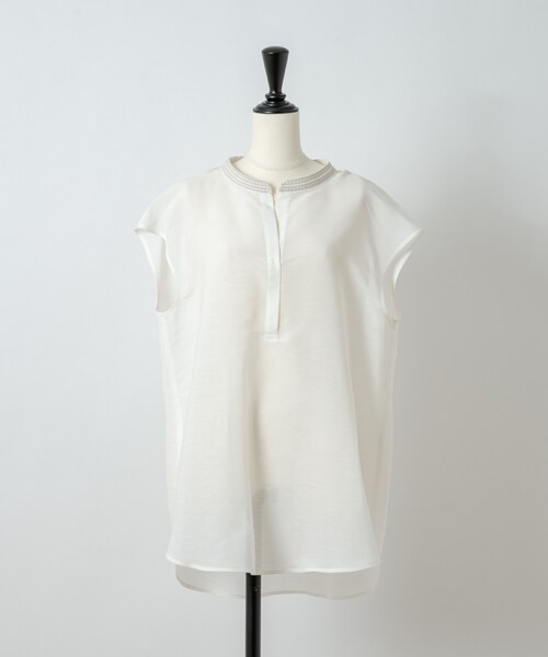 Rewde(ルゥデ)の「刺繍スキッパーブラウス(1R13-8811301)(シャツ/ブラウス・レディース・ホワイト/グリーン/ブラック・M)」の1枚目の写真