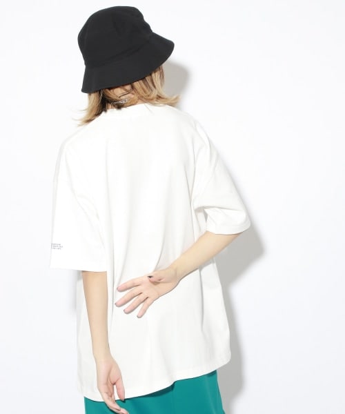 PAGEBOY（ページボーイ）の「【PAGEBOYLIM】オイルアートＴ【WEB先行予約】（トップス・レディース・オフホワイト/ブラック・M, L）」の6枚目の写真