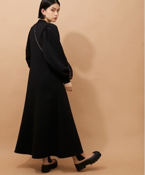 ADAM ET ROPE'(アダムエロペ)の「【WEB限定】パフスリーブマーメイドスウェットワンピース(ワンピース/ドレス・レディース・ブラック/グレー系・F)」の1枚目の写真