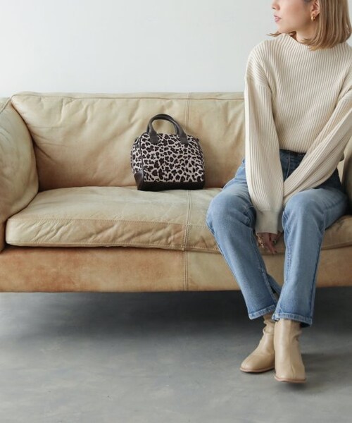 RAY CASSIN(レイカズン)の「スクエアボストンバッグ(バッグ・レディース・シルバー/クロ系/チャ系・FREE)」の4枚目の写真