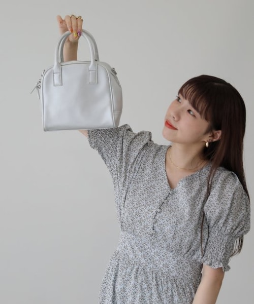 RAY CASSIN(レイカズン)の「スクエアボストンバッグ(バッグ・レディース・シルバー/クロ系/チャ系・FREE)」の21枚目の写真