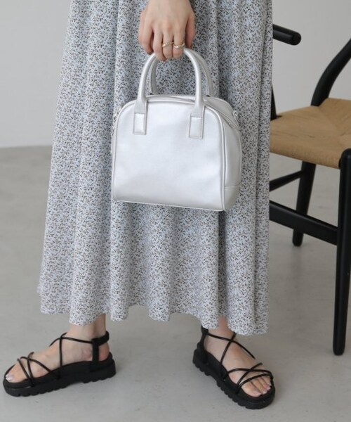 RAY CASSIN(レイカズン)の「スクエアボストンバッグ(バッグ・レディース・シルバー/クロ系/チャ系・FREE)」の1枚目の写真