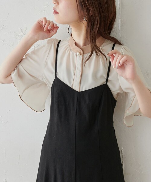 natural couture(ナチュラルクチュール)の「パール釦ポイントバイカラーフレア5分袖ブラウス(シャツ/ブラウス・レディース・アイボリー/ピンクベージュ/カーキ/その他1/その他2/その他3・FREE)」の1枚目の写真