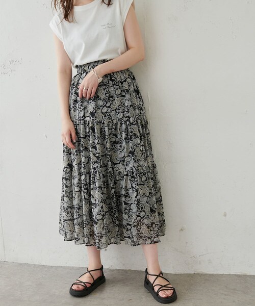 natural couture(ナチュラルクチュール)の「エスニック柄落ち感ティアードスカート(スカート・レディース・ベージュ/ネイビー/ブラック・FREE)」の1枚目の写真