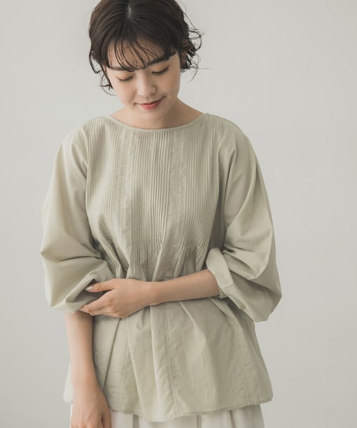 美品 かぐれ コットンドルマンピンタックブラウス 紺 ネイビー かぐれ（カグレ）の「コットンドルマンピンタックブラウス（）」 - WEAR