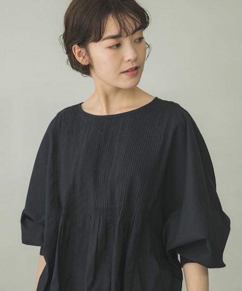 美品 かぐれ コットンドルマンピンタックブラウス 紺 ネイビー かぐれ（カグレ）の「コットンドルマンピンタックブラウス（）」 - WEAR