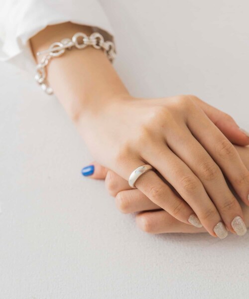 IRIS47 waxing moon ring