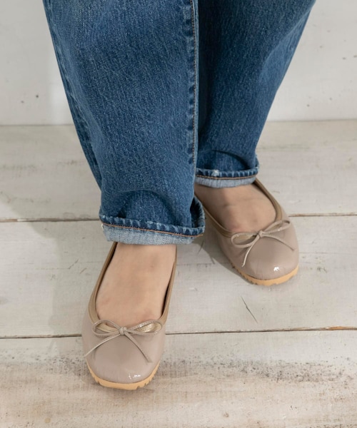 me（ミイ）の「me Enamel Leather Ballerina（その他・レディース・ベージュ/ブラック/レッド・22/22.5/23/23.5/24/24.5）」の5枚目の写真