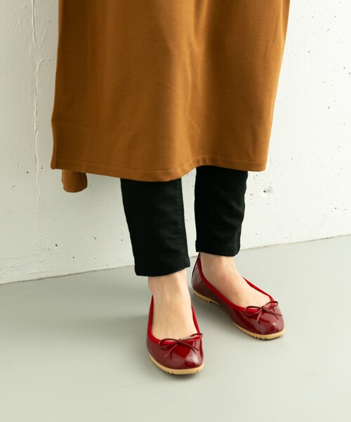 me（ミイ）の「me Enamel Leather Ballerina（その他・レディース・ベージュ/ブラック/レッド・22/22.5/23/23.5/24/24.5）」の4枚目の写真