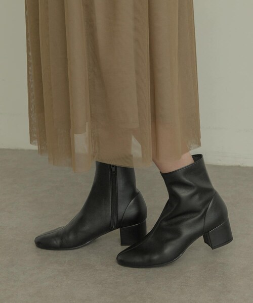 RODE SKO(ロデスコ)の「【MADE IN JAPAN】EMELINA プレーンブーツ(その他・レディース・LIGHTCAMEL/IVORY/GREIGE(WEB限定)/CAMEL/BLACK/BROWN・36/37/38)」の2枚目の写真