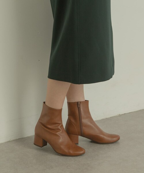 RODE SKO(ロデスコ)の「【MADE IN JAPAN】EMELINA プレーンブーツ(その他・レディース・LIGHTCAMEL/IVORY/GREIGE(WEB限定)/CAMEL/BLACK/BROWN・36/37/38)」の4枚目の写真