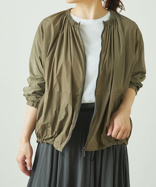 LIVETART(リヴェタート)の「《sure feel》ギャザーネックブルゾン(ブルゾン・レディース・ベージュ/カーキ/ブラック・F)」の1枚目の写真