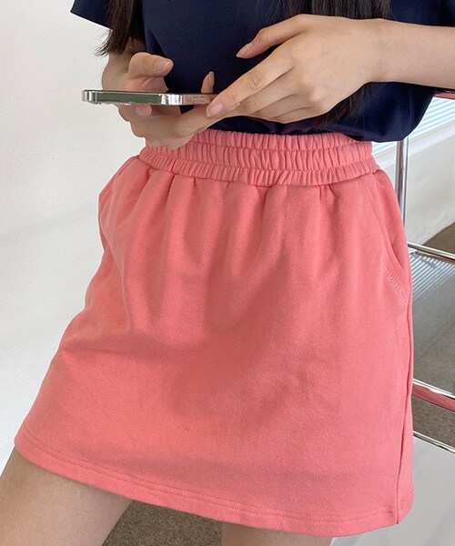 imvely（-）の「[ラブミーモア]トーンオントーンロゴ パンツスカート（スカート・レディース・그린/블랙・S/M）」の4枚目の写真