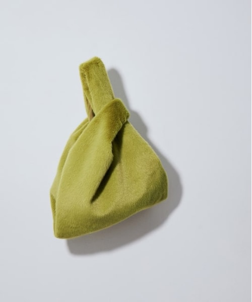 ADAM ET ROPE'(アダムエロペ)の「フェイクファートートバッグ(バッグ・レディース・ブラック/ライトグリーン・F)」の2枚目の写真