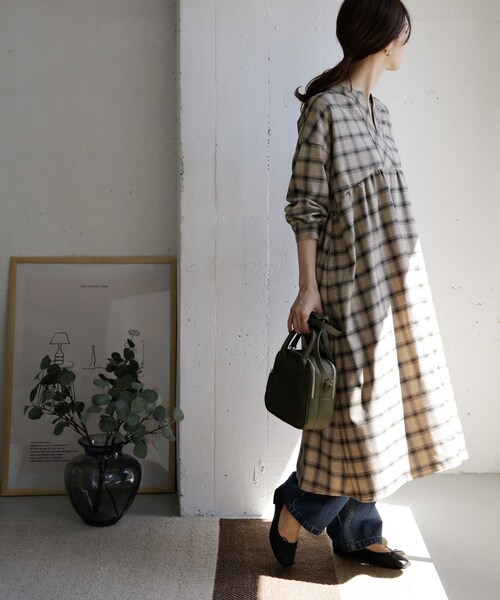 URBAN RESEARCH DOORS（アーバンリサーチドアーズ）の「チェックスキッパーワンピース（その他・レディース・BROWN/BEIGE・one）」の22枚目の写真